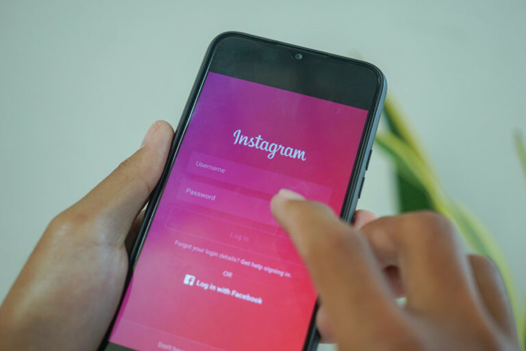 How to cover you are in a live video on Instagram